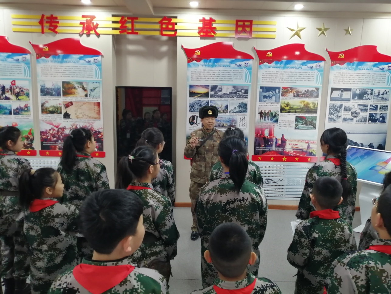 开学第一课 国防教育进校园