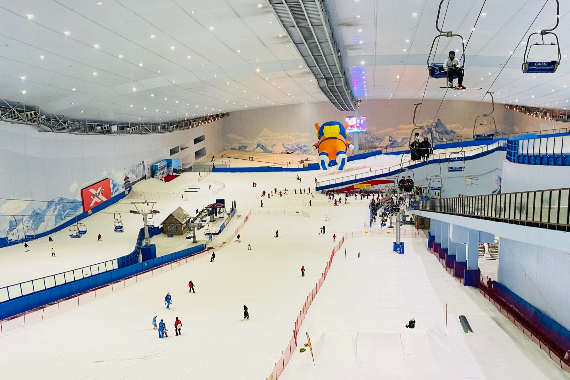 哈尔滨融创滑冰场图片
