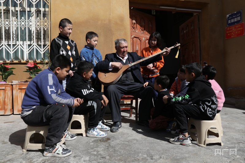 Black Jade in Xinjiang: The Old Man and Dutar