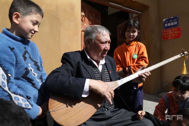 Black Jade in Xinjiang: The Old Man and Dutar