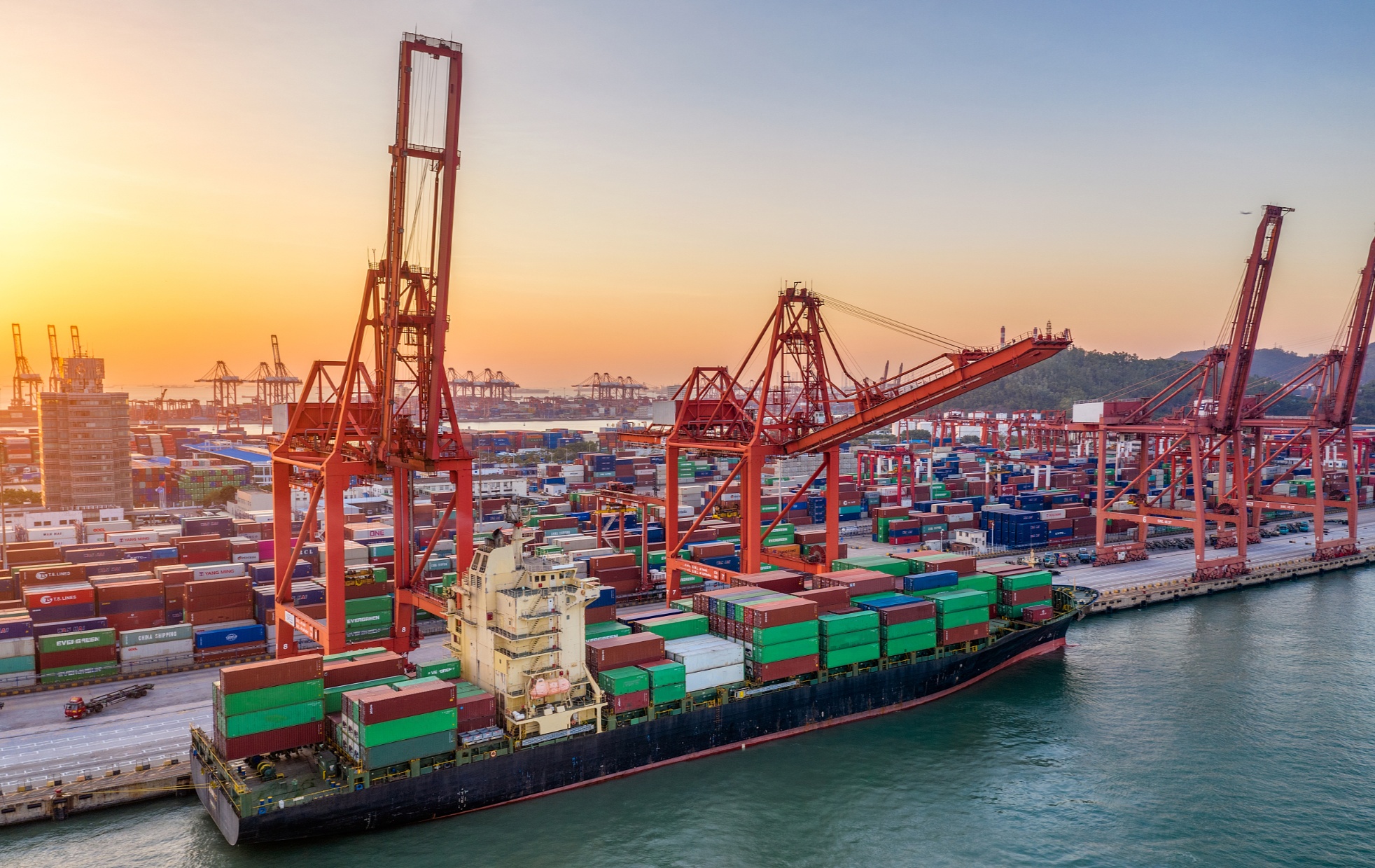 海关总署前2个月我国进出口同比增长133