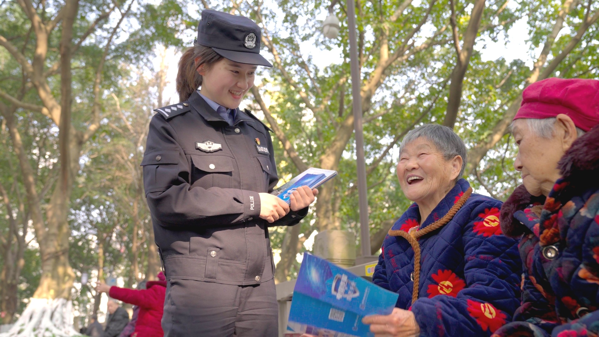 致敬了不起的她盛开在渝中公安一线的警花