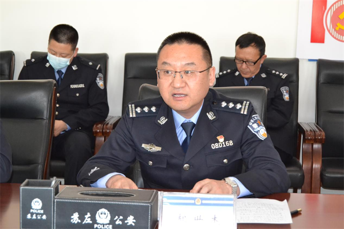 内蒙古苏尼特左旗公安局召开开门纳谏征求意见座谈会