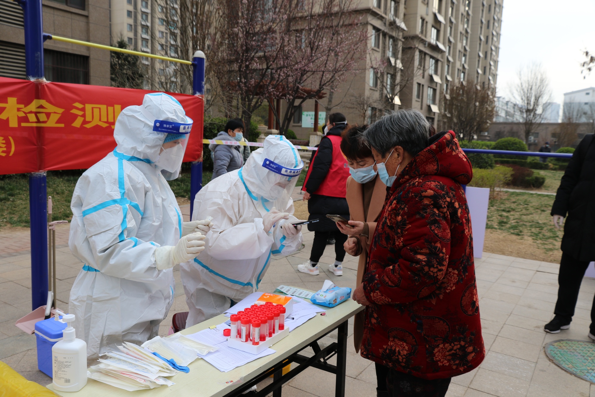 济阳区税务局下沉社区助力全员核酸检测演练