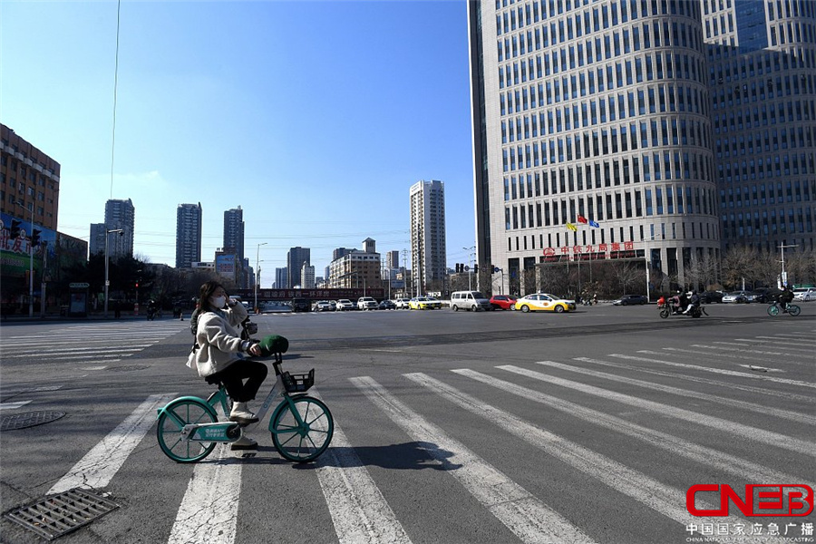 辽宁沈阳疫情防控下街头行人稀少