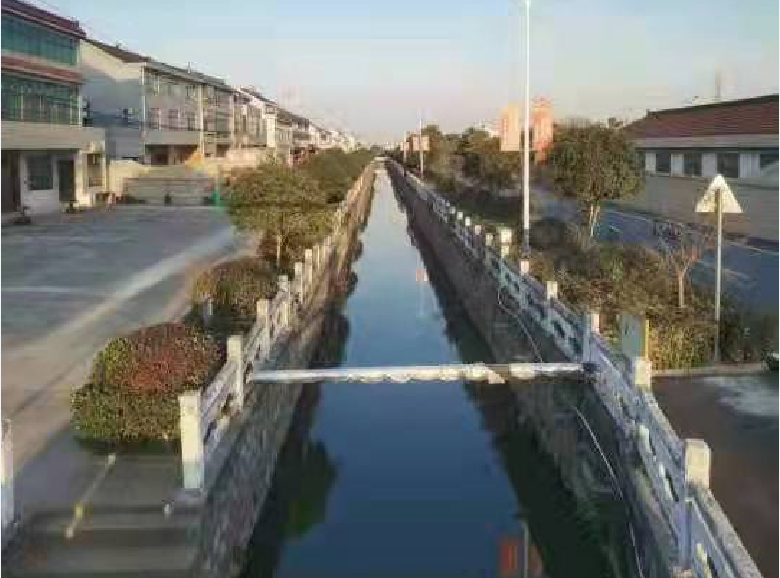 (清澈见底的三联中沟 褚新成/摄影,央广网发)泰兴市滨江镇三联村地处