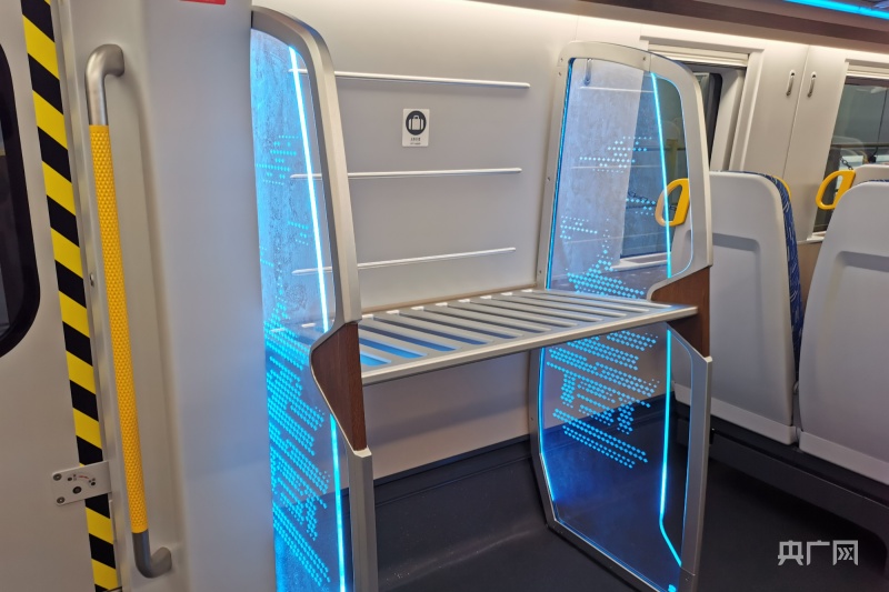 crh3aa城际列车首次亮相贵州