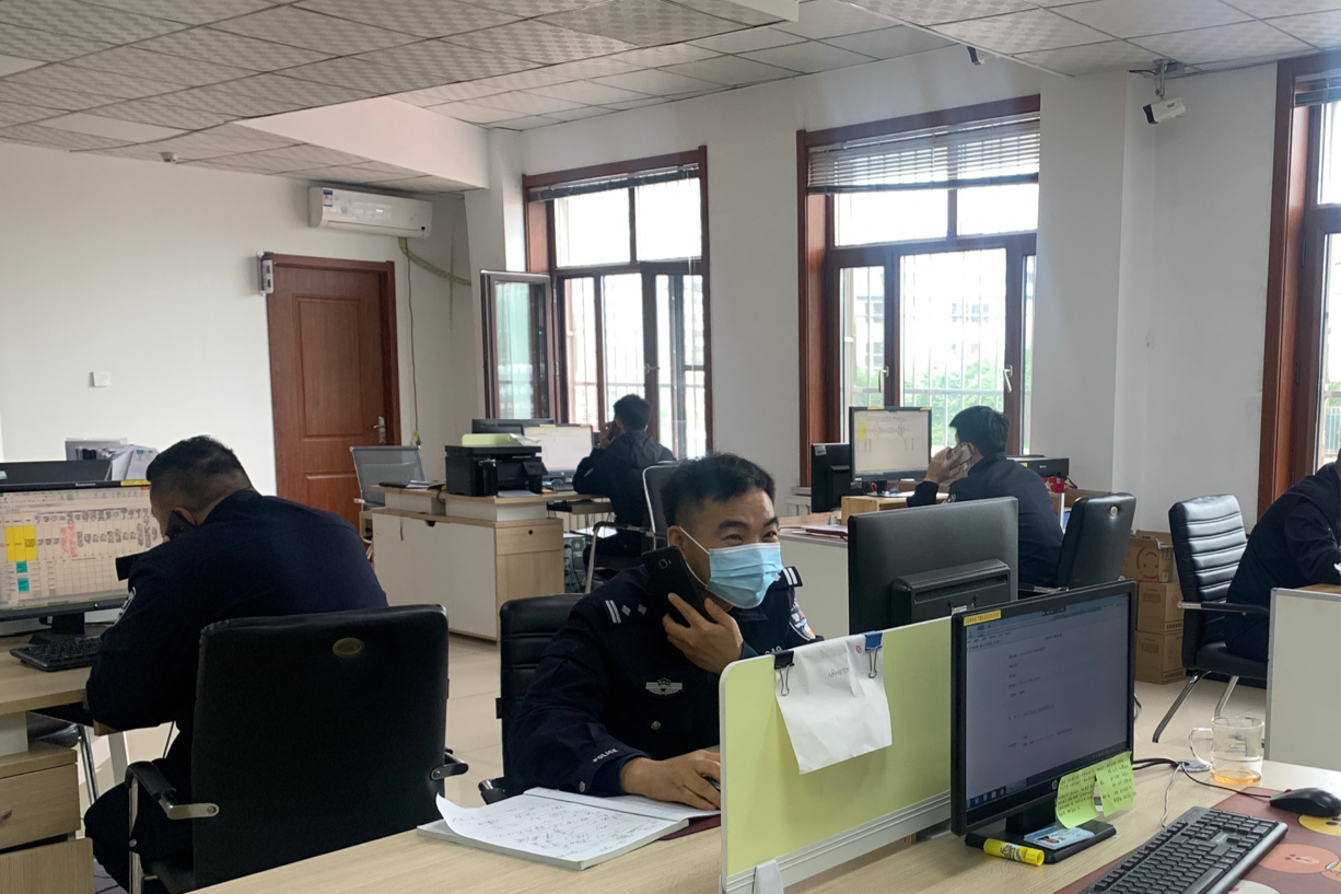 民警昼夜奋战进行流调工作(央广网发 牡丹江市公安局 供图)及时救助