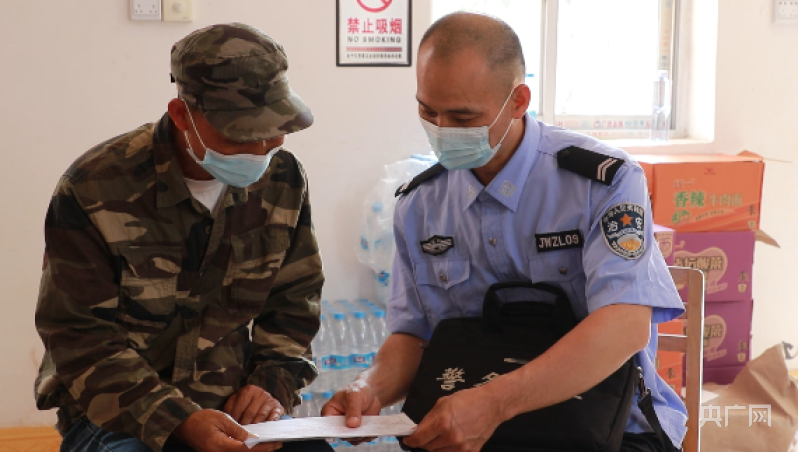 南宁警方推进一村一警务助理工作模式让警务进得了门说得上话