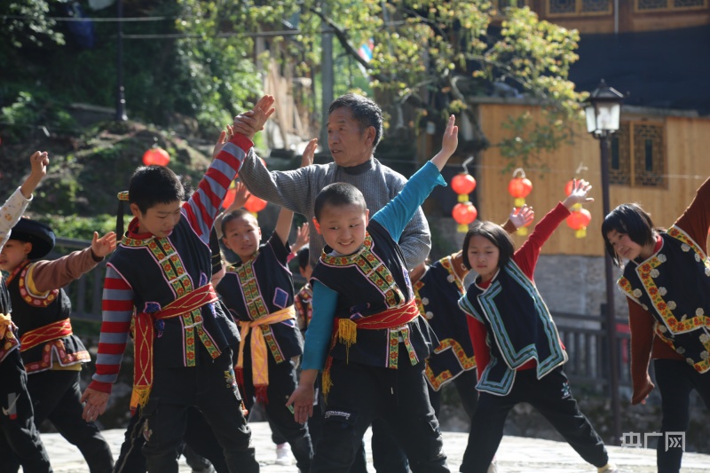贵州台江反排木鼓舞传承启在童心