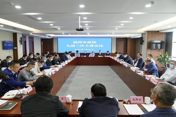 扬州市政协九届三次主席会议现场(央广网发 蔡晓晶摄)陈扬一行了解了