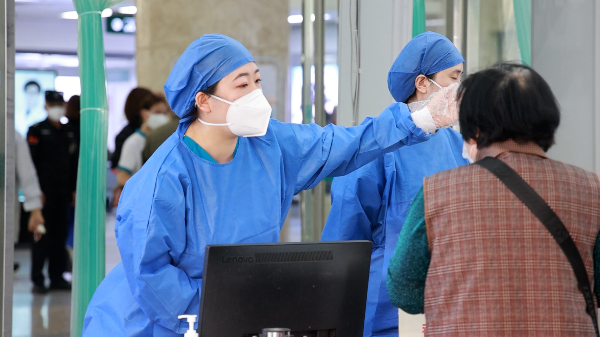 奋斗者正青春90后门诊导医张甜润有我在请放心