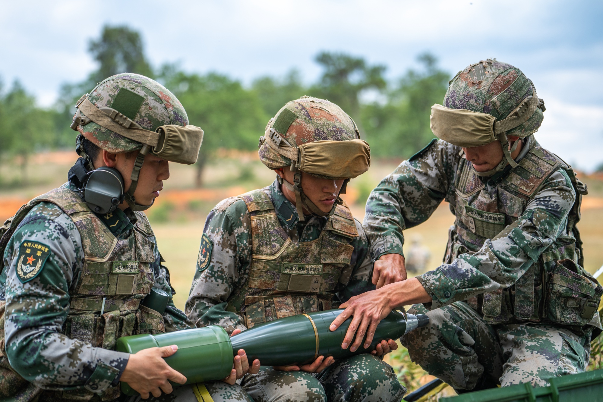 陆军第75集团军某旅开展迫击炮实弹射击考核