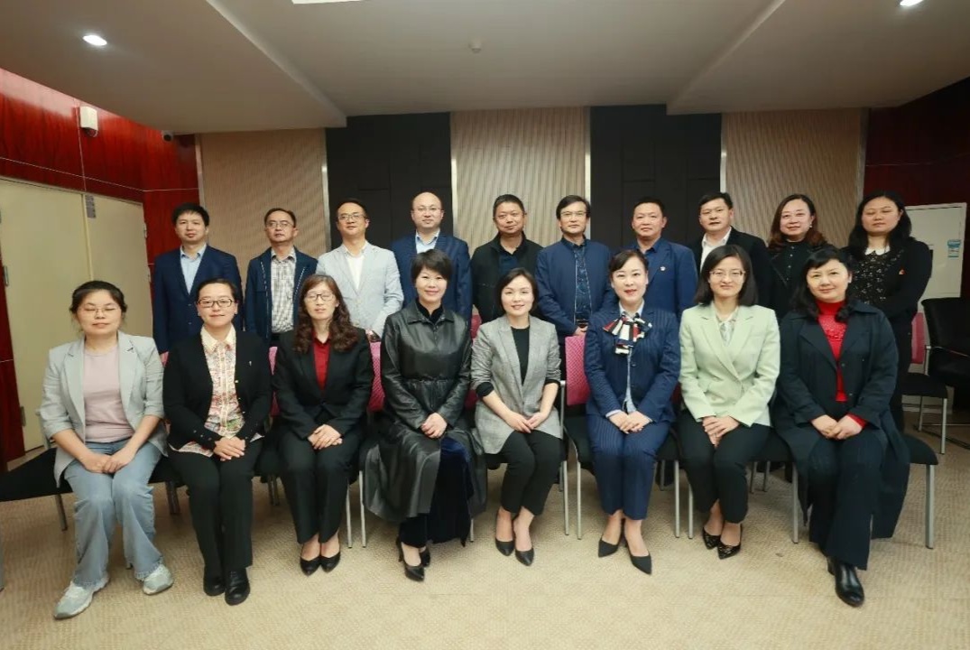 华玉小学,彩云湖小学,石新路小学,育才小学,玉清寺小学,华福小学,和平
