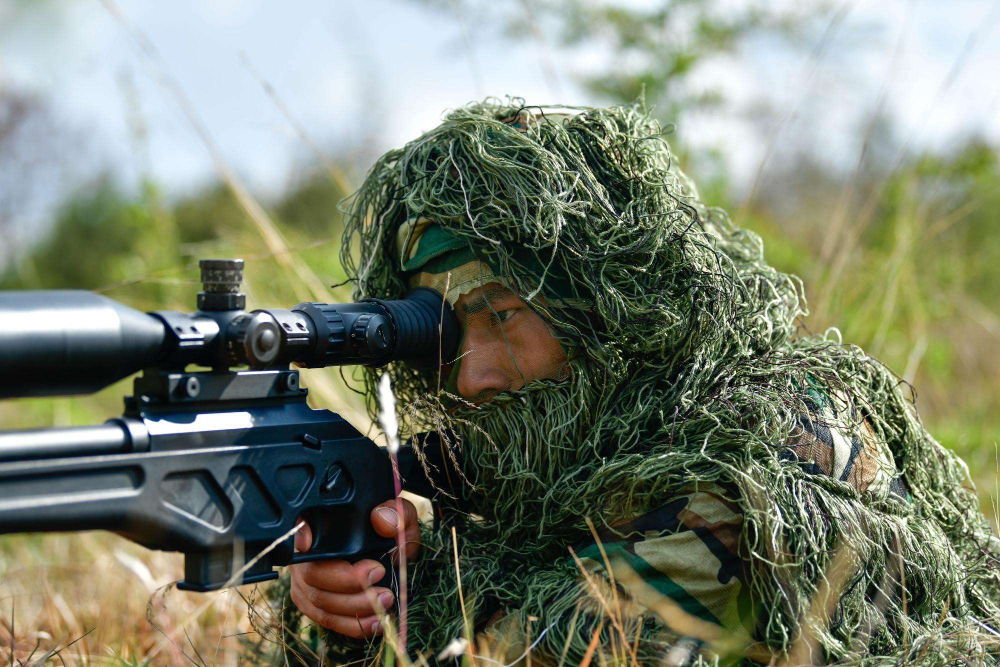 南部战区某旅开展狙击训练