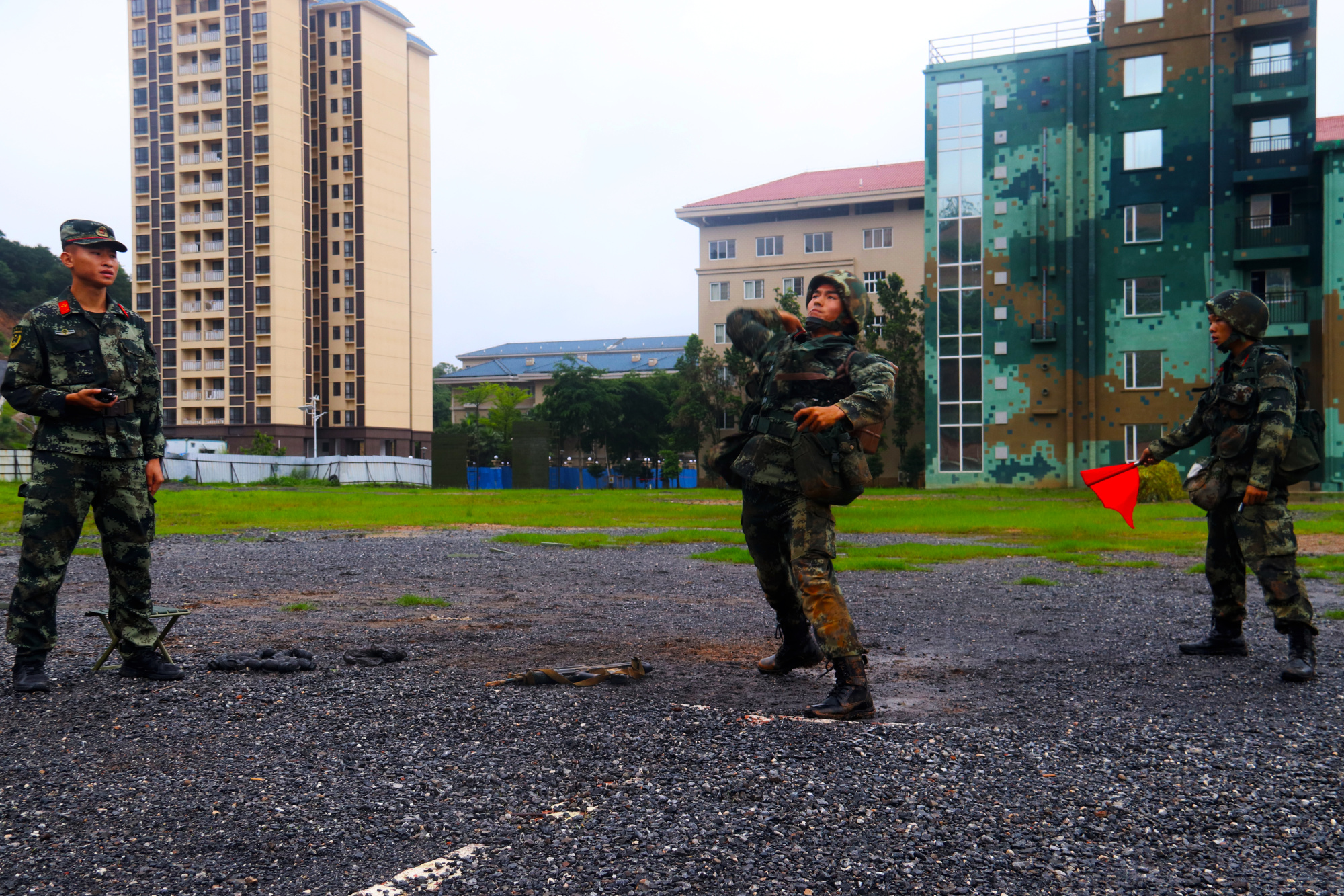 武警第二机动总队某支队开展预提指挥警士单兵战术综合演练_央广网