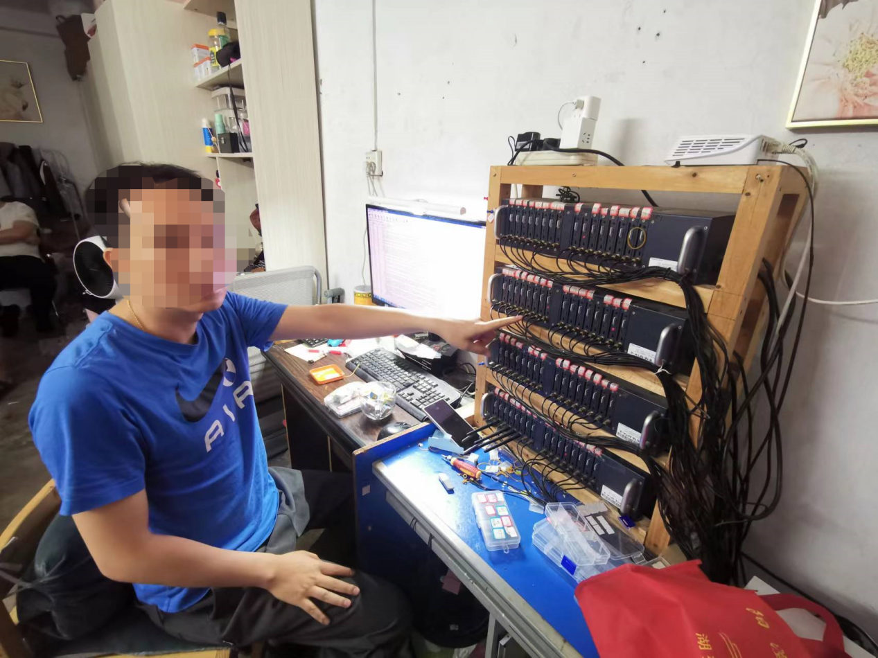 广西南宁男子利用猫池操控1000张电话卡获利万元因侵犯个人信息被抓