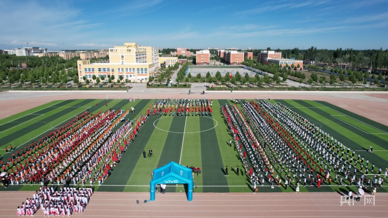 泰安援疆指挥部来到新疆岳普湖县泰山小学,为岳普湖县泰山小学的小