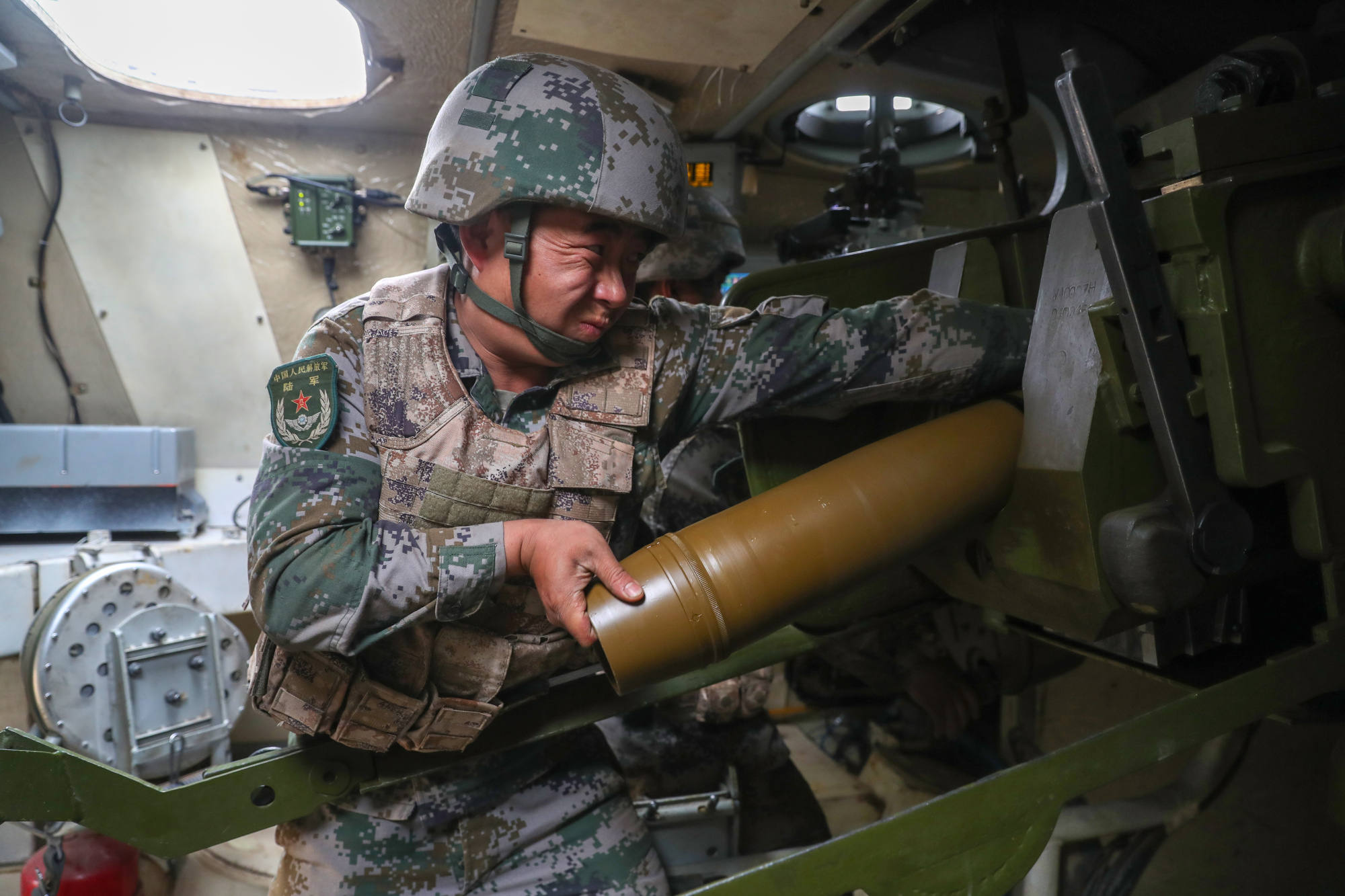 炮兵群实弹射击大片来袭_央广网