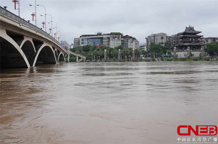 广西桂林漓江出现2022年首次超警洪水