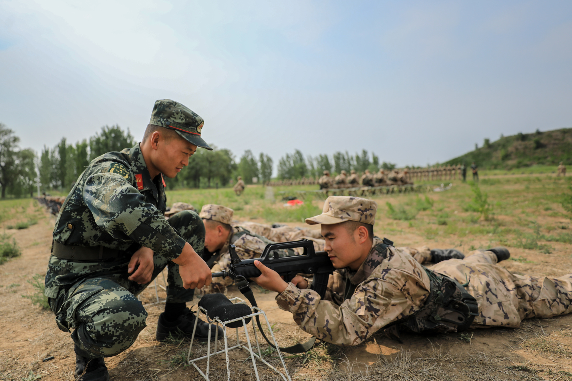武警天津总队新兵团开展射击预习训练