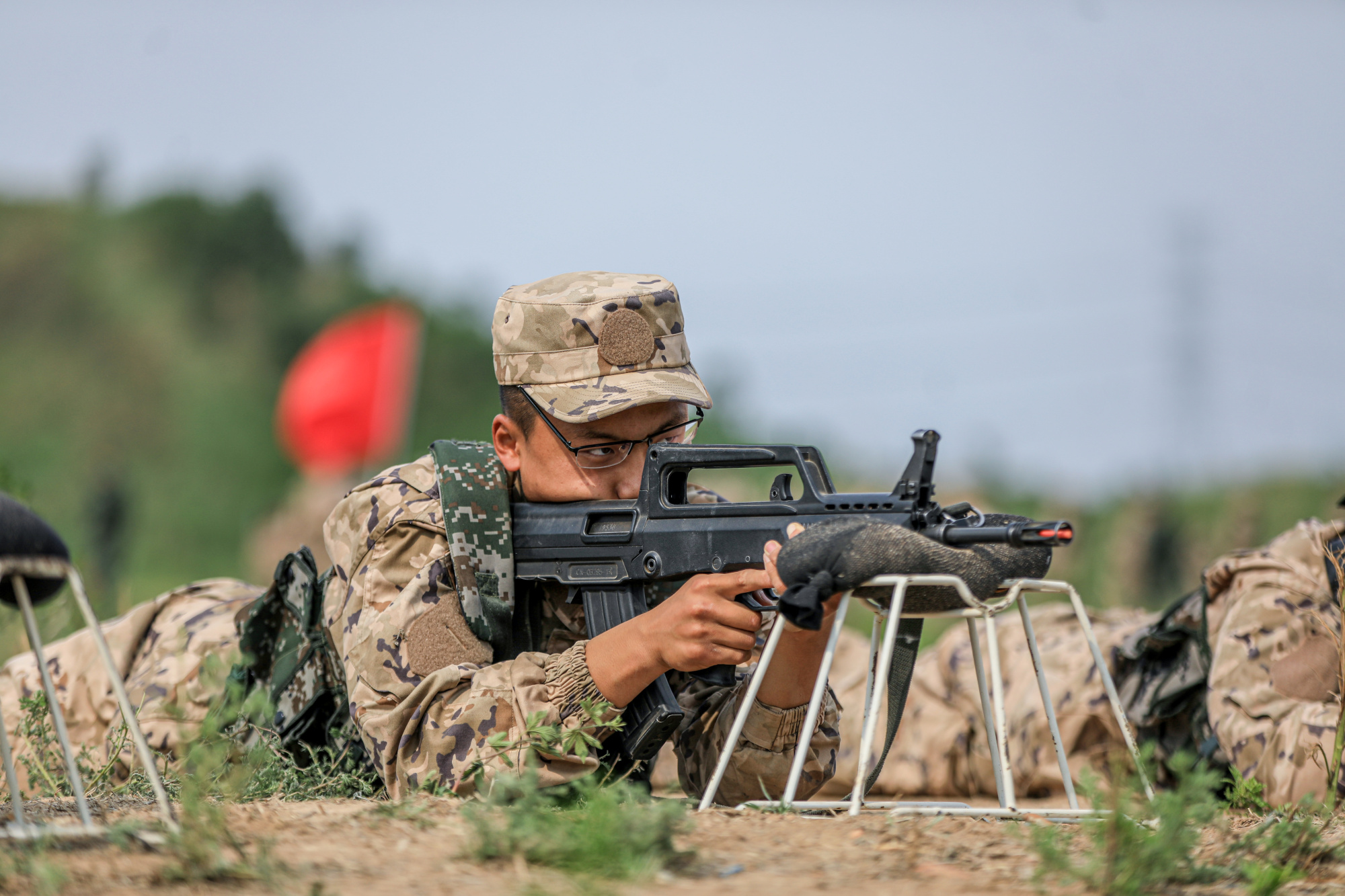 武警天津总队新兵团开展射击预习训练