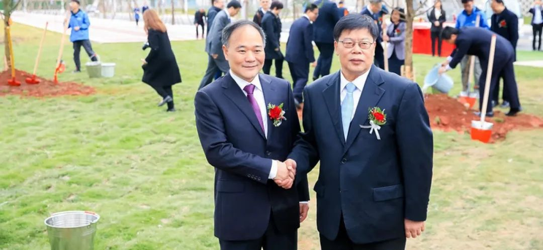 北京大学在吉利学院永久设立北京大学西部研究院吉利控股集团董事长