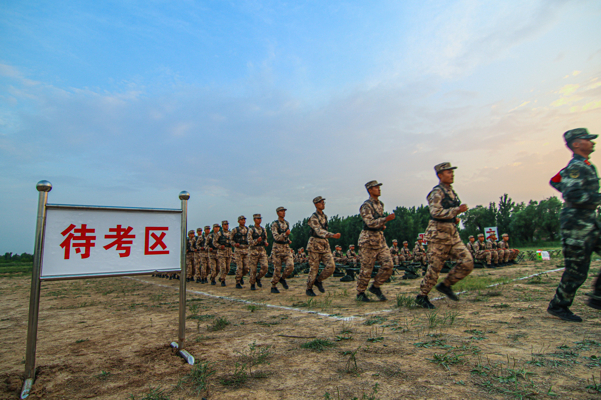 武警天津总队新兵团组织实弹射击考核