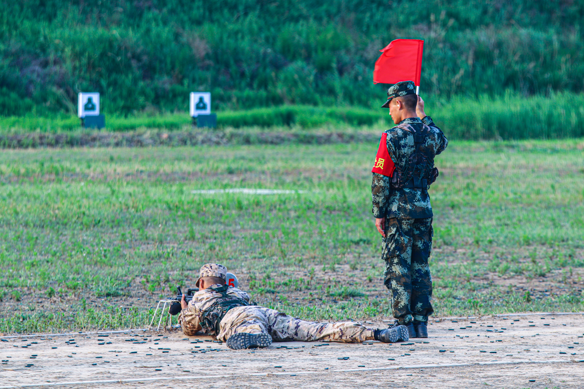 武警天津总队新兵团组织实弹射击考核
