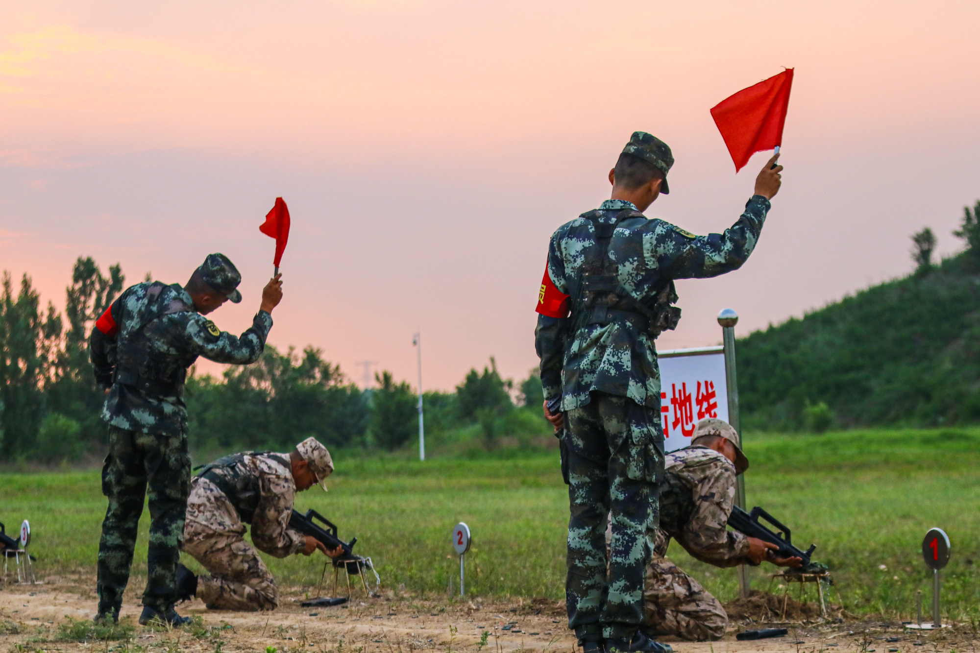 武警天津总队新兵团组织实弹射击考核