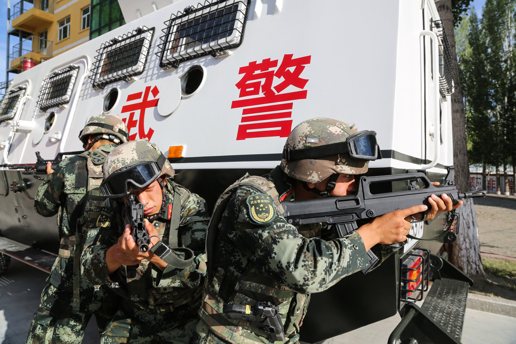 新疆塔城武警官兵开展实战化训练