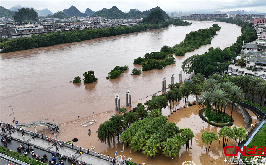 广西桂林强降雨引发漓江洪水