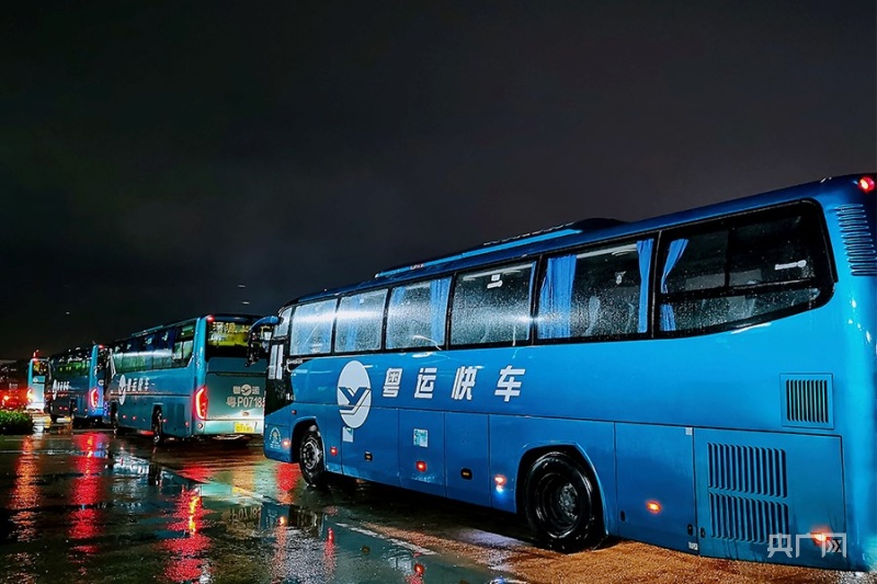 图集57台粤运快车连夜转移群众超2100人