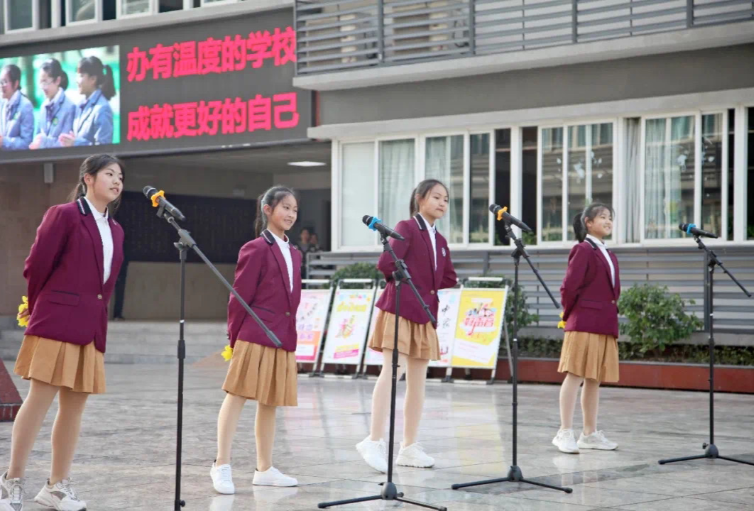家校社协同重庆杨家坪中学b区探索打造全新升旗礼