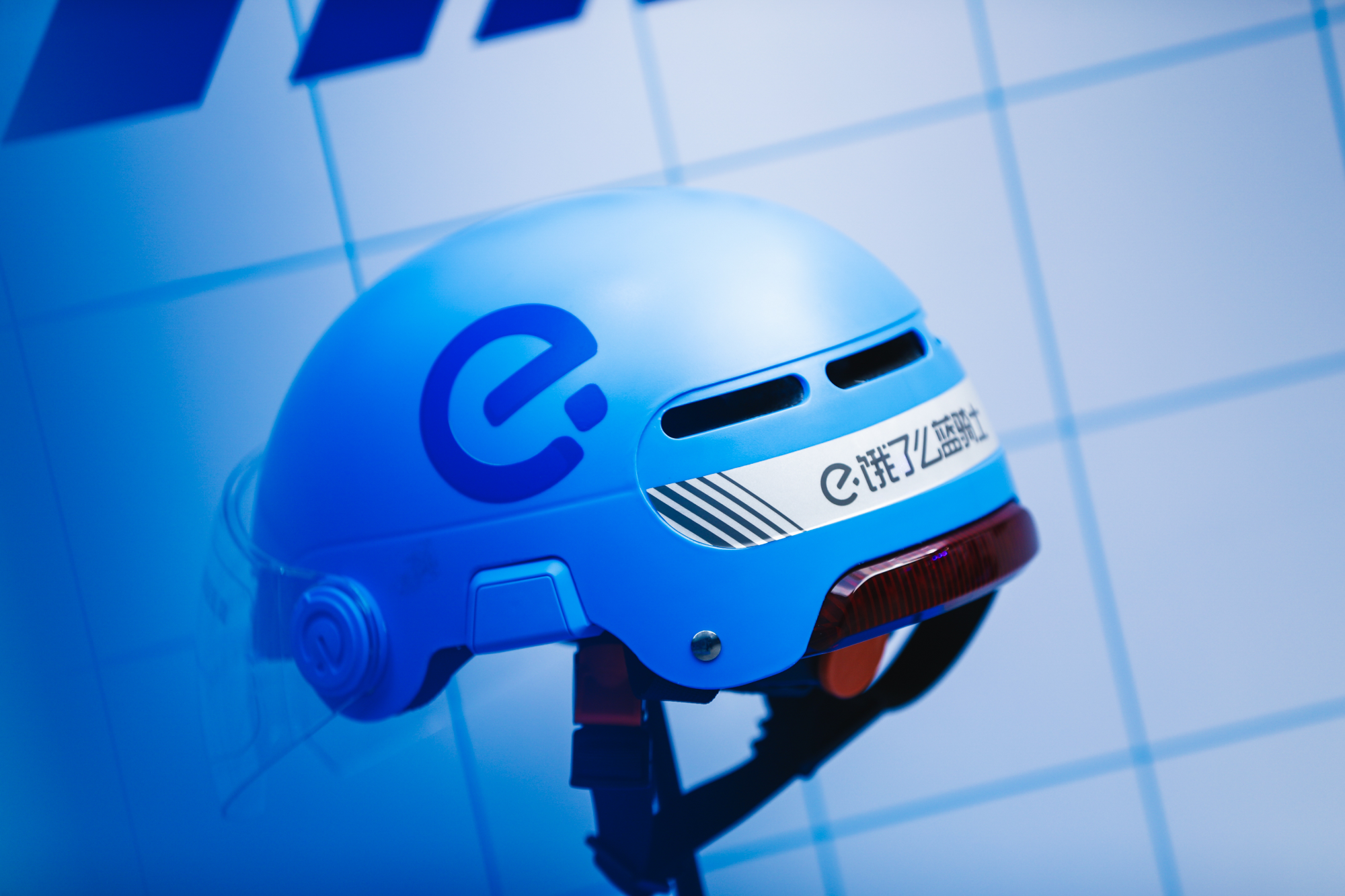 做好降暑措施,迭代智能头盔,今年夏天饿了么为蓝骑士升级了这些保障