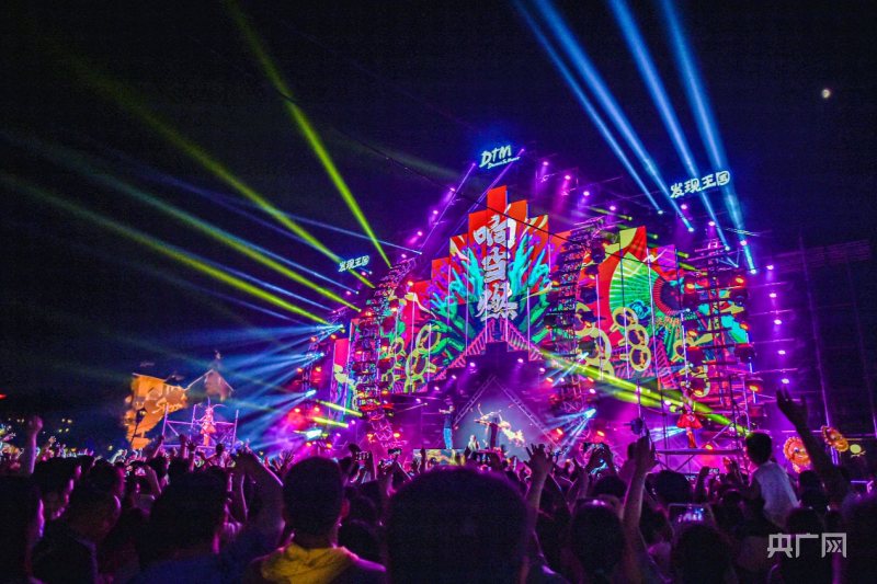 电音节躁动夏夜(央广网发 大连海昌发现王国供图)此后三周更有"这就是