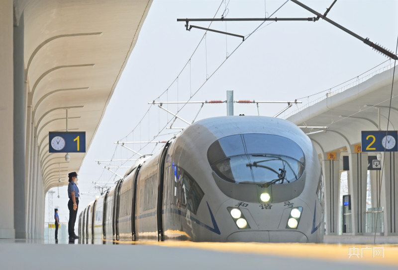 郑渝高铁全线贯通、济郑高铁濮郑段开通运营首月发送旅客115万人
