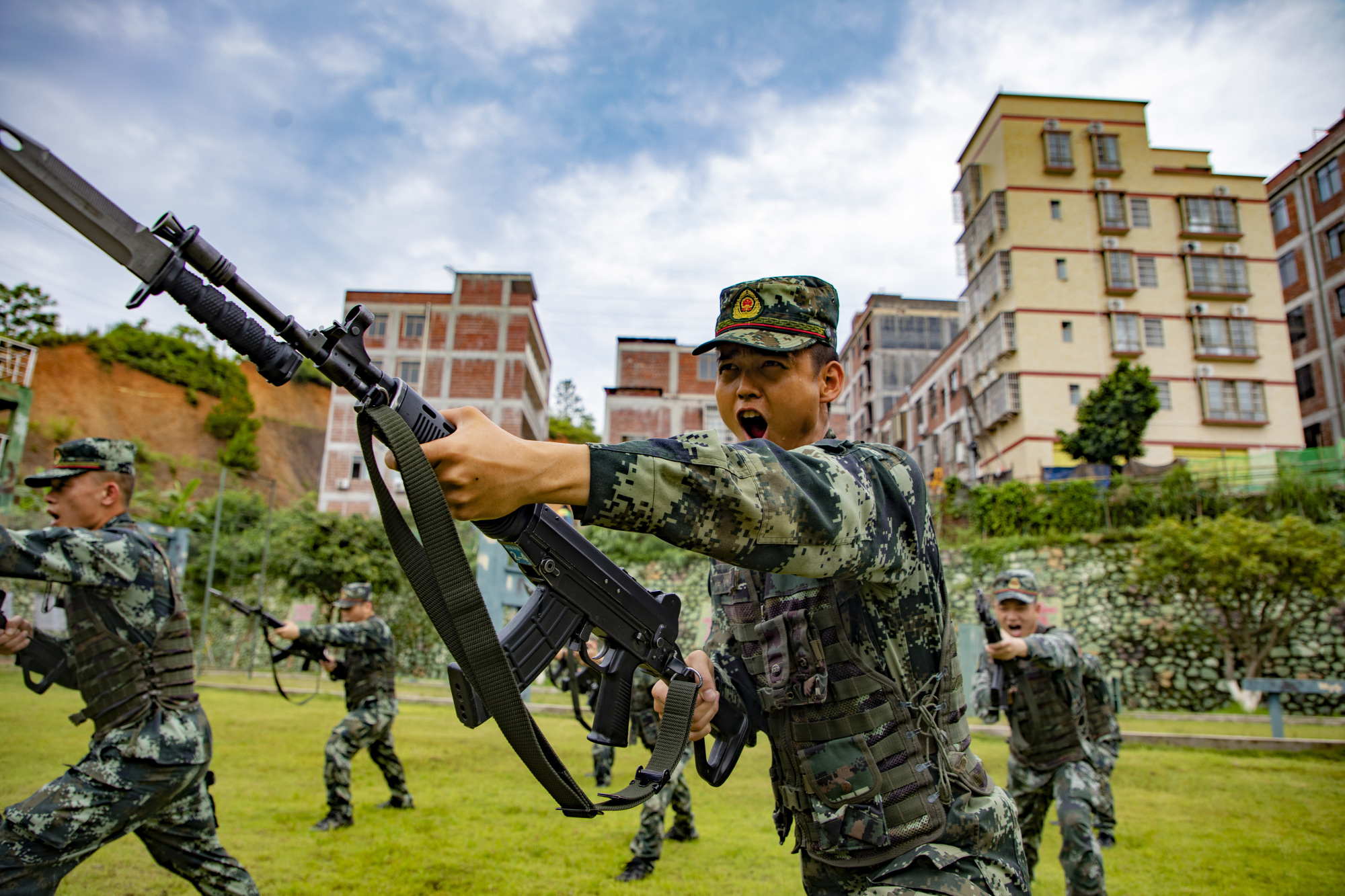 武警广西总队梧州支队开展夏季大练兵活动_央广网