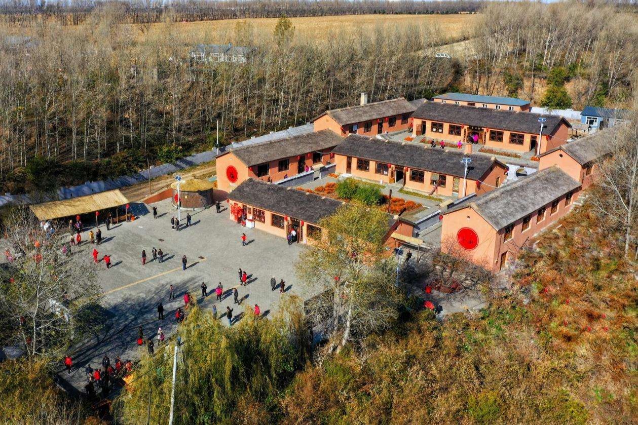 兰西镇永久村:乡风文明促发展与李顺志相比,西马场屯青年农民腾玉双