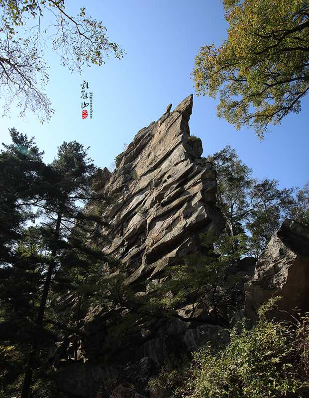 【跟着镜头看中国】木兰县鸡冠山:北国张家界 哈北后花园