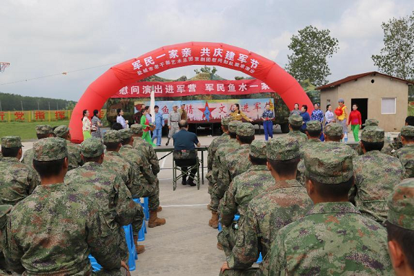 座谈(央广网发 人武部政工科供图)7月28日和7月30日两天,东台市委常委