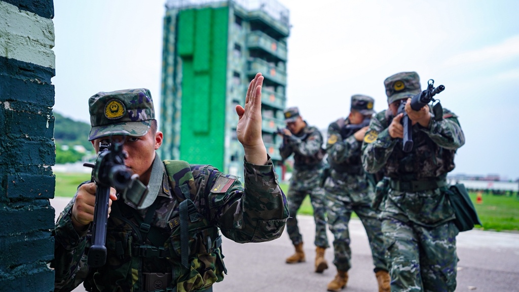 武警安徽总队蚌埠支队开展新兵专业训练_央广网