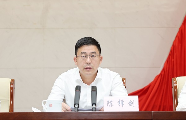 中共靖江市委十三届三次全会召开以实际行动迎接党的二十大胜利召开