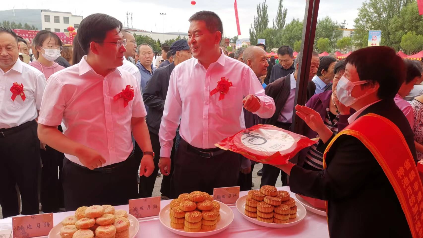 神池县委书记刘志军宣布活动开幕.