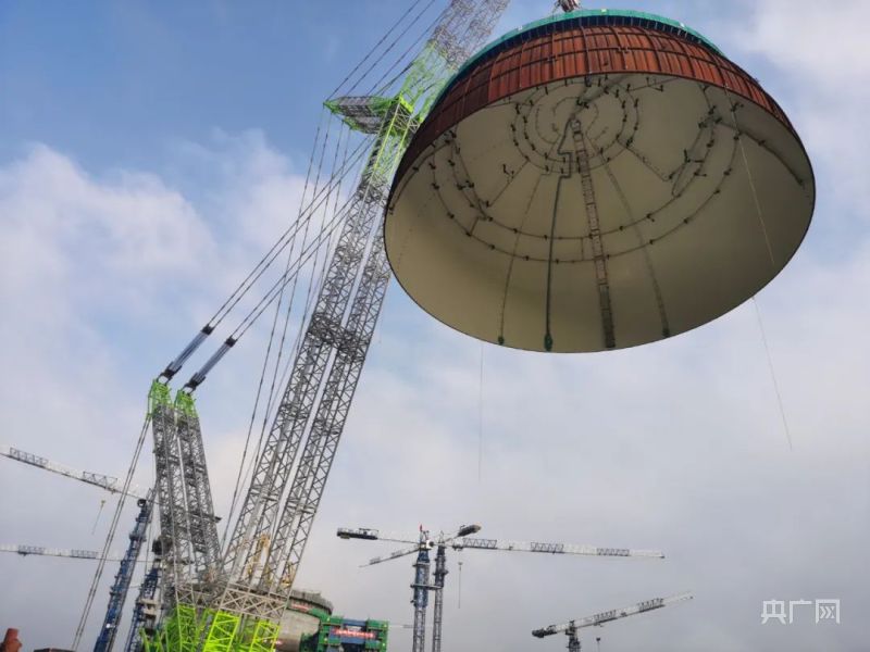 我国自主三代核电“华龙一号”漳州核电2号机组内穹顶成功吊装