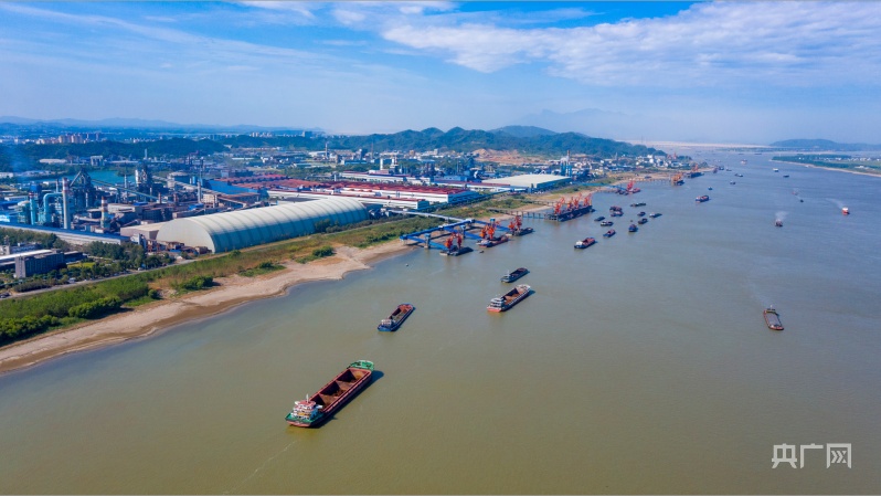 【航拍赣鄱】长江水道航运忙_央广网