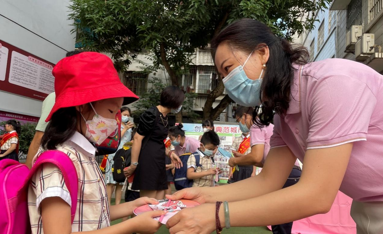 广西南宁开学典礼活动_南宁市中小学开学第一课_南宁市第二幼儿园图片