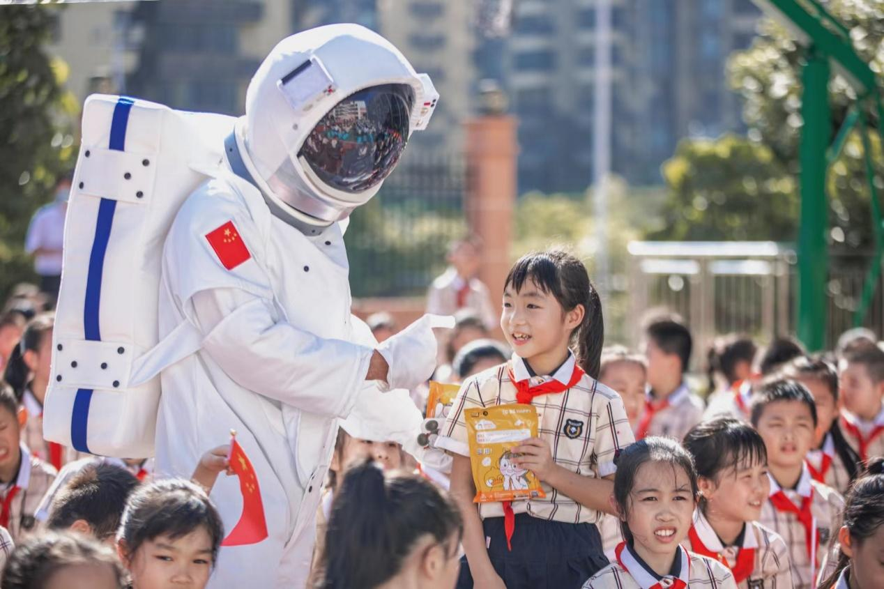 广西南宁开学典礼活动_南宁市第二幼儿园图片_南宁市中小学开学第一课
