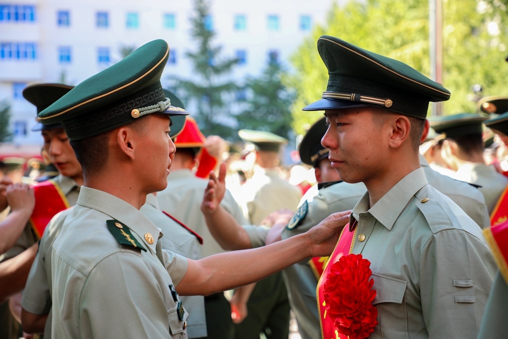 武警北京總隊執勤第三支隊舉行2022年度夏秋季士兵退役儀式_央廣網