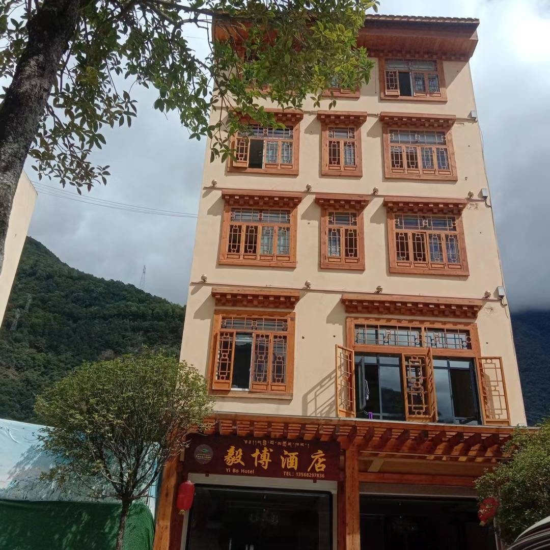 四川泸定县磨西镇民宿老板震感强烈但无房屋垮塌老家垮了几间农房丨